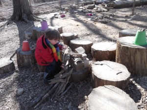 building with loose parts in the Outdoor Classroom